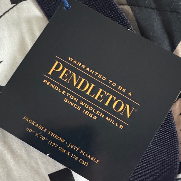 Pendleton 50 x 70 Spider Rock Quilted Roll Up Throw Blanket NWT - Picture 2 of 7